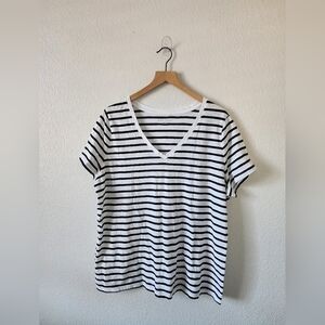 AVA & VIV Women's 2X White Black Striped V Neck Tee